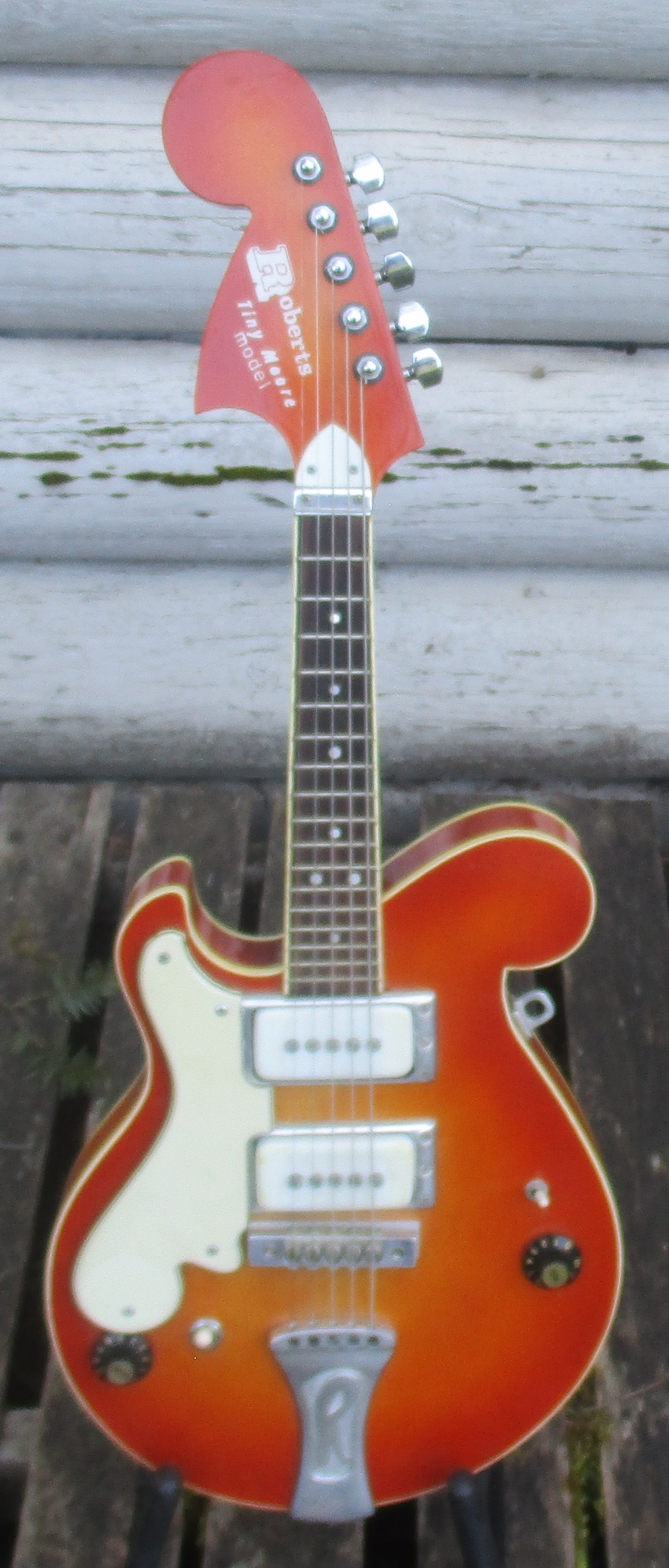 Roberts Tiny Moore, left-handed